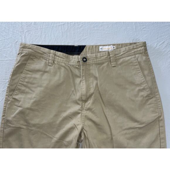 Volcom Flat Front Vmonty Chino Skate Shorts. Beige, Men's Size 40. EUC!! - Picture 2 of 5